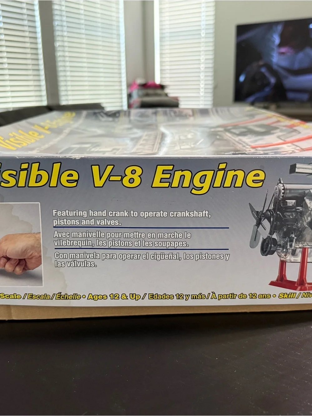 REVELL VISIBLE V8 OPERATING ENGINE 1/4 SCALE MODEL KIT NEW IN OPEN BOX